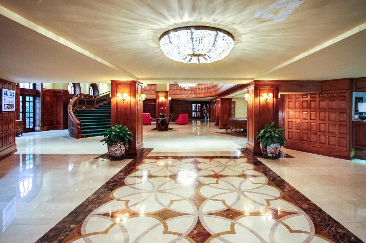 The Alexander: Miami Beach Apartment Room photo